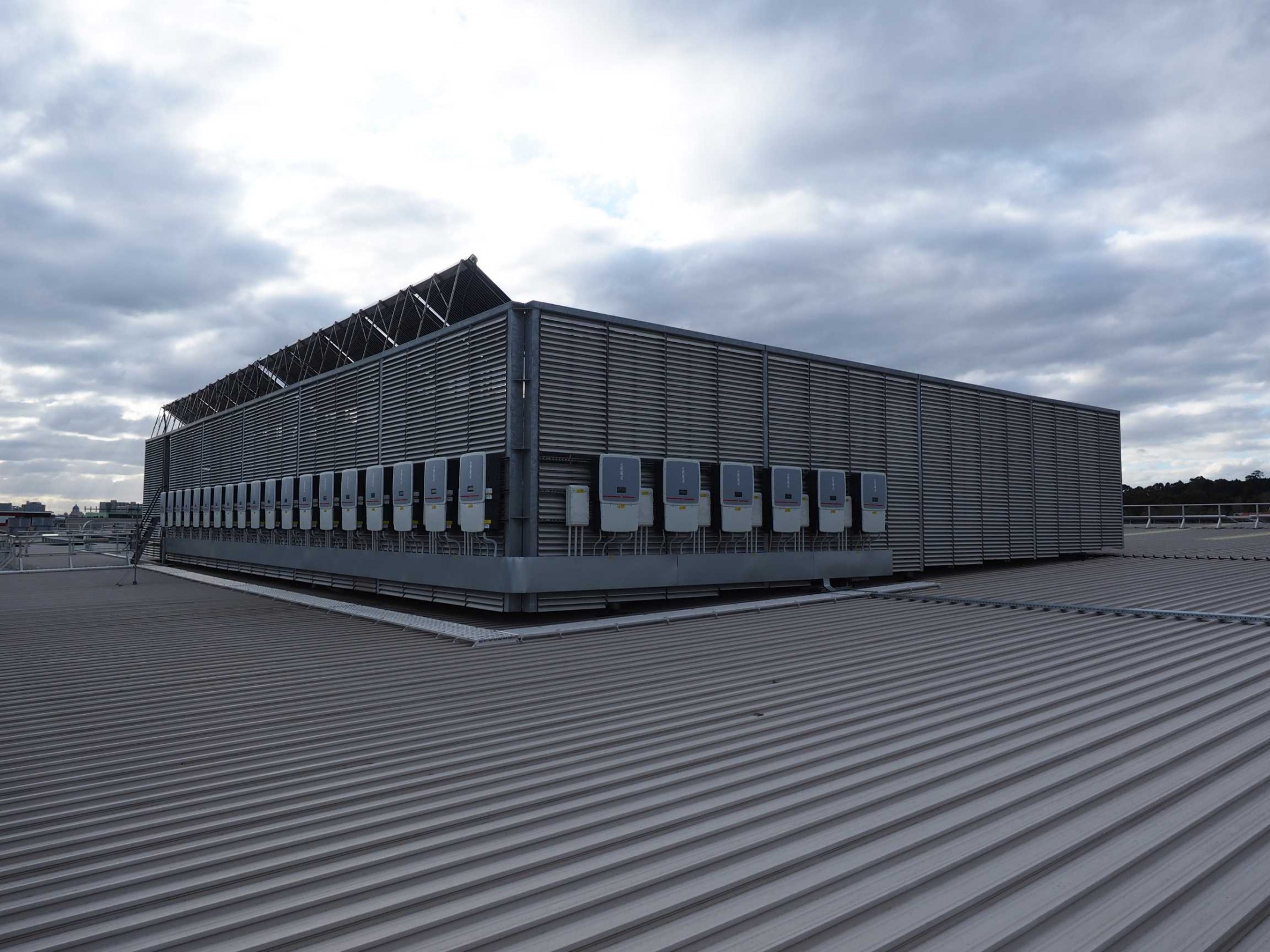 Commercial solar power inverters